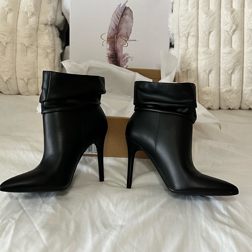 Women booties-NWT BLACK SIZE 7